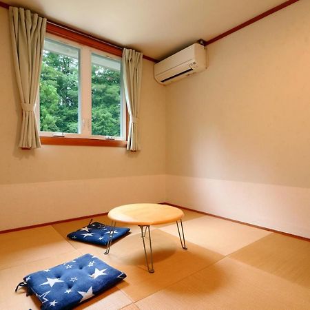 Family Pension Crayon Fujikawaguchiko Exterior photo