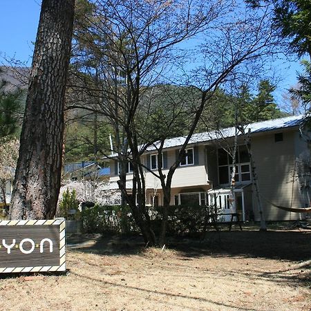 Family Pension Crayon Fujikawaguchiko Exterior photo