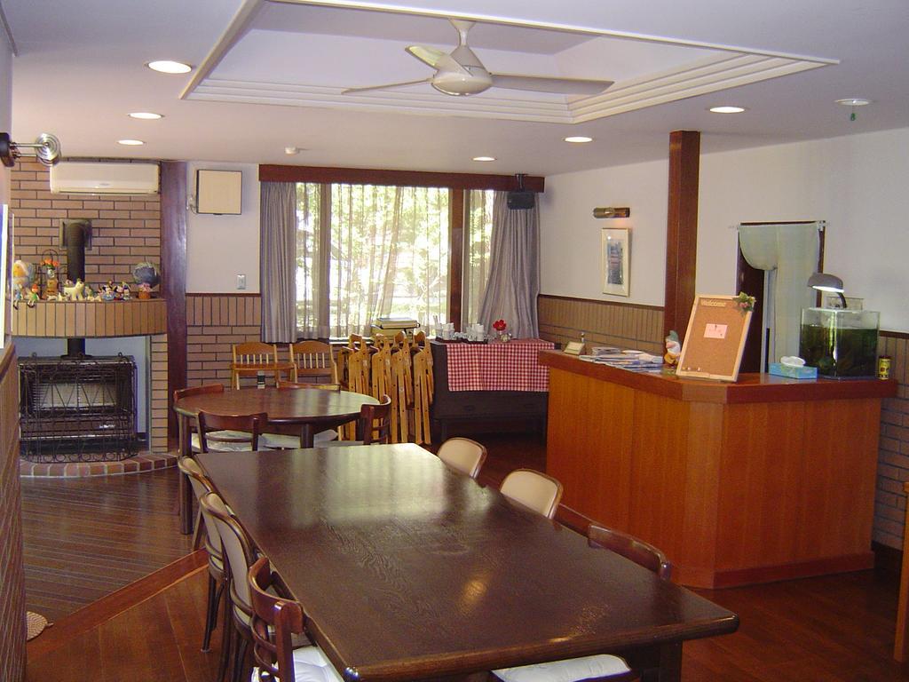 Family Pension Crayon Fujikawaguchiko Exterior photo