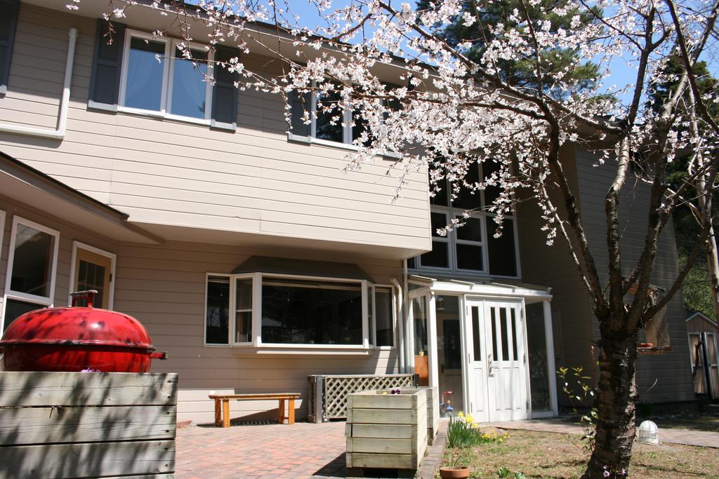 Family Pension Crayon Fujikawaguchiko Exterior photo