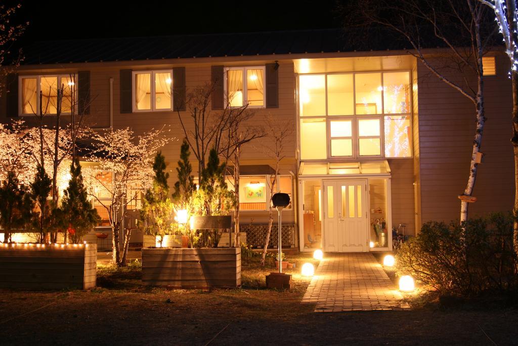 Family Pension Crayon Fujikawaguchiko Exterior photo