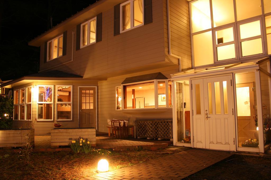 Family Pension Crayon Fujikawaguchiko Exterior photo